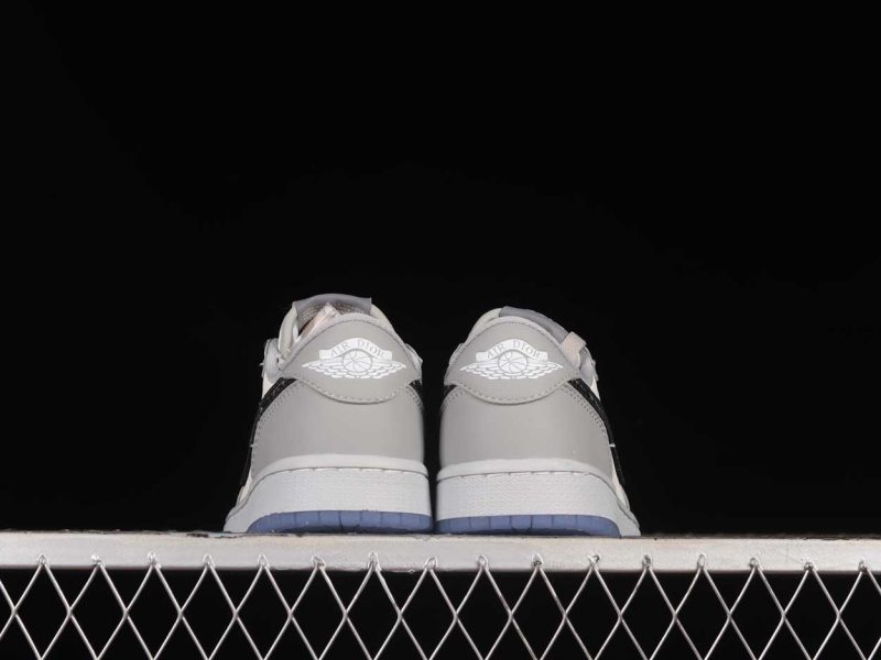 Air Jordan 1 Retro Low Dior 4.jpg