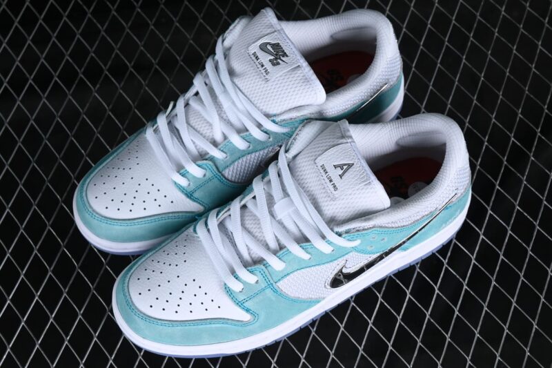 SB Dunk Low April Skateboards 5