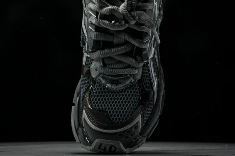 Runner 'Dark Grey Black' 4