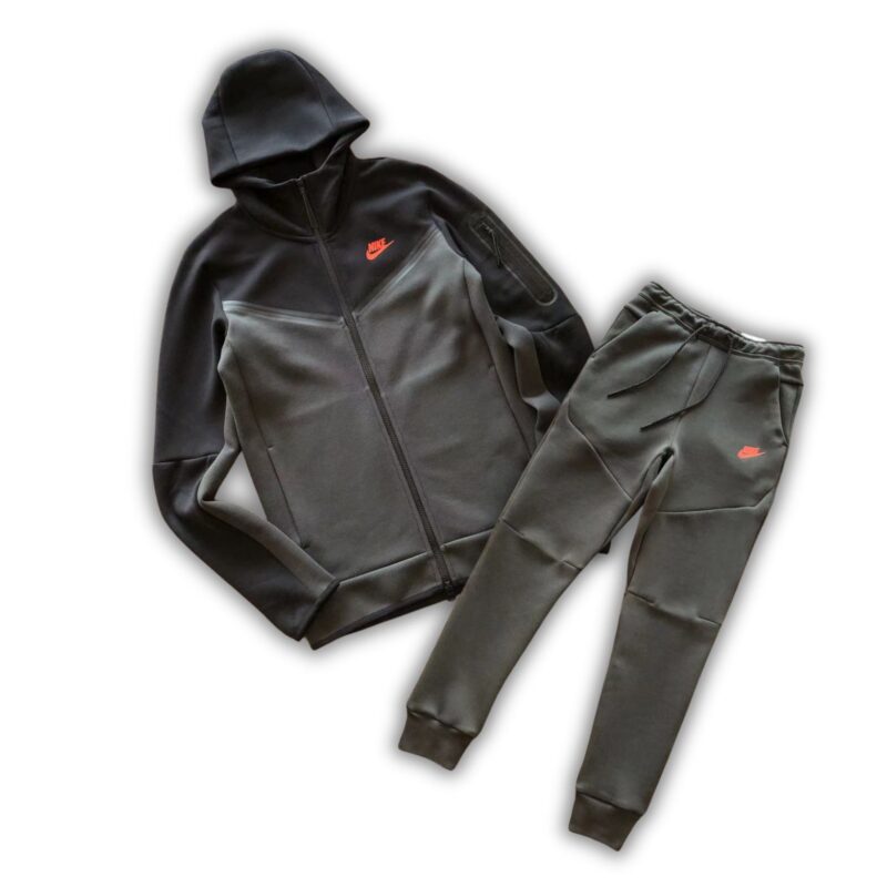 tech fleece tracksuit ivbpk.jpg