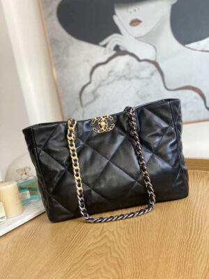 chanel 19 shopping bag shiny lambskin as3660 gold tone silver tone ruthenium finish metal black 001 luxibags.ru .jpg