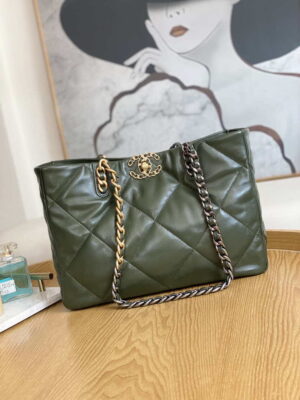 chanel 19 shopping bag shiny lambskin as3660 gold tone silver tone ruthenium finish metal dark green 001 luxibags.ru .jpg