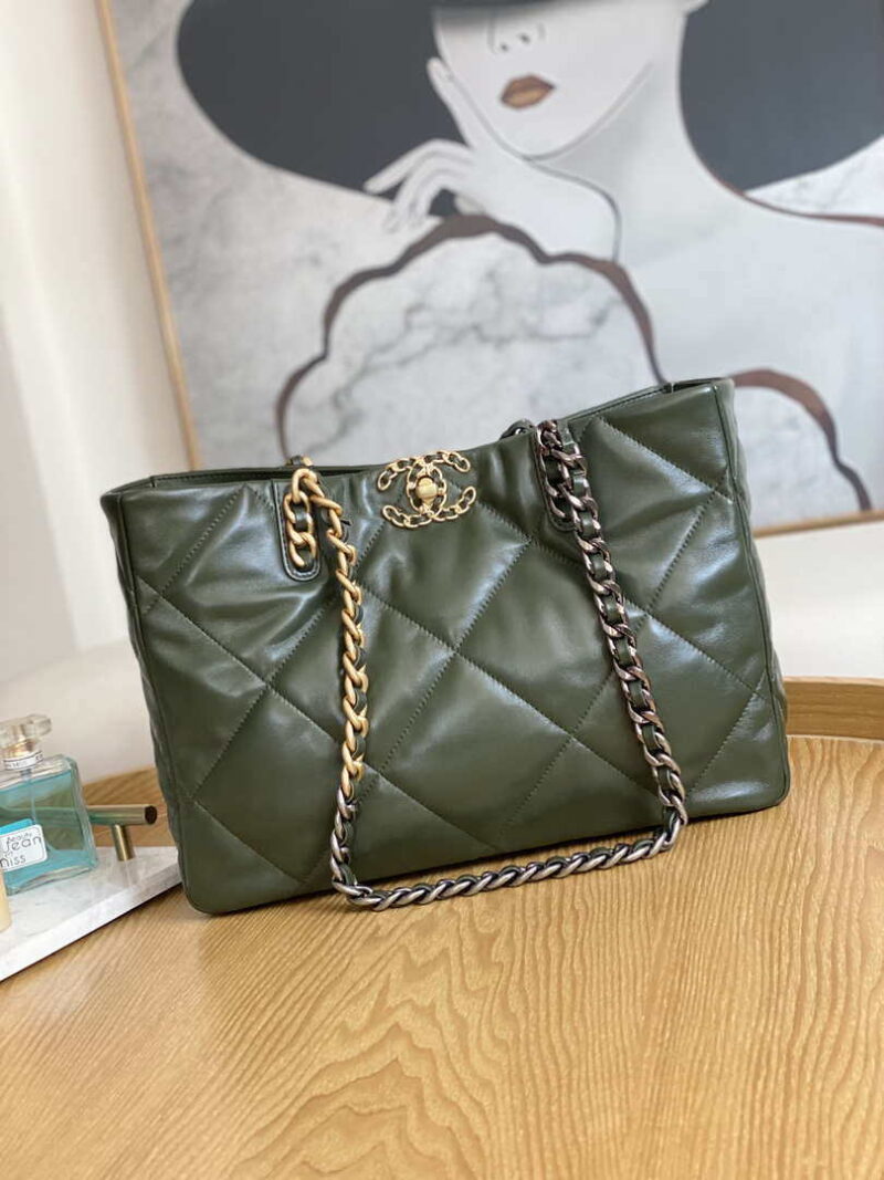 chanel 19 shopping bag shiny lambskin as3660 gold tone silver tone ruthenium finish metal dark green 001 luxibags.ru .jpg