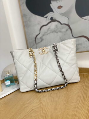 chanel 19 shopping bag shiny lambskin as3660 gold tone silver tone ruthenium finish metal ligth gray 001 luxibags.ru .jpg