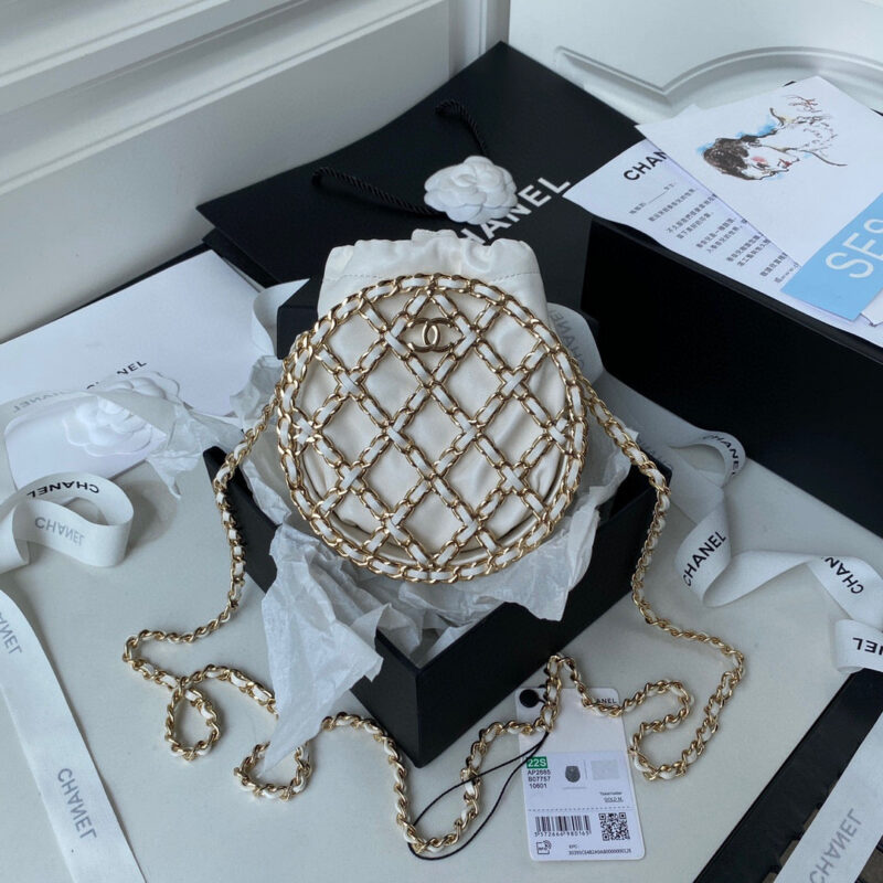 chanel 2022 cruise ap2685 clutch bag white 01 luxibags.ru .jpg