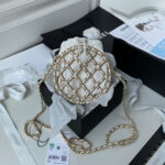 chanel 2022 cruise ap2685 clutch bag white 02 luxibags.ru .jpg