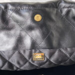 chanel 22 handbag as3261 shiny calfskin gold tone metal black logo white 08 luxibags.ru .jpg