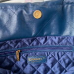 chanel 22 handbag as3261 shiny calfskin gold tone metal navy blue 07 luxibags.ru .jpg