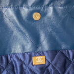 chanel 22 handbag as3261 shiny calfskin gold tone metal navy blue 08 luxibags.ru .jpg