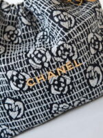 chanel 22 handbag shiny as3261 white black velvet gold 002 luxibags.ru .jpg