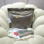 chanel 22 handbag shiny calfskin as3261 gray silver 002 luxibags.ru .jpg
