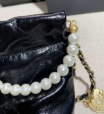 chanel 22 mini handbag shiny calfskin as3260 pearl chain black with gold 007 luxibags.ru .jpg