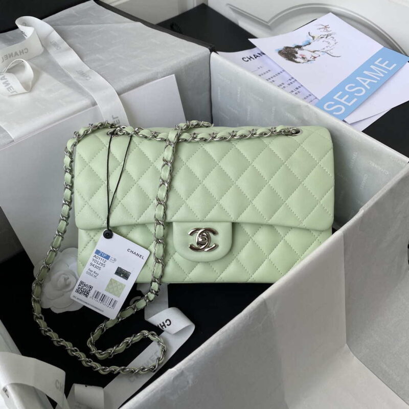 chanel a01112 flap handbag classic bag lambskin light 001 luxibags.ru .jpg