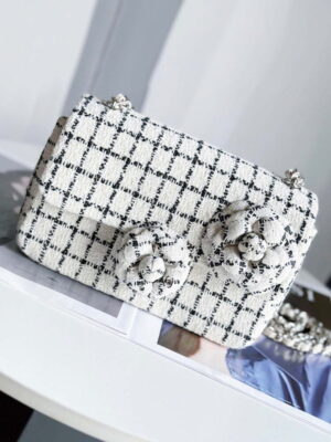 chanel a1116 mini flap classic handbag tweed silver tone metal white 001 luxibags.ru .jpg