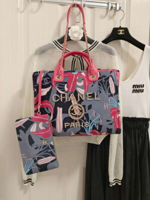 chanel a66941 large tote printed velvet wooden pearls gold tone metal red multicolour 001 ab87d344 ce81 4b0d 8fa0 7836c7b8b093 luxibags.ru .jpg