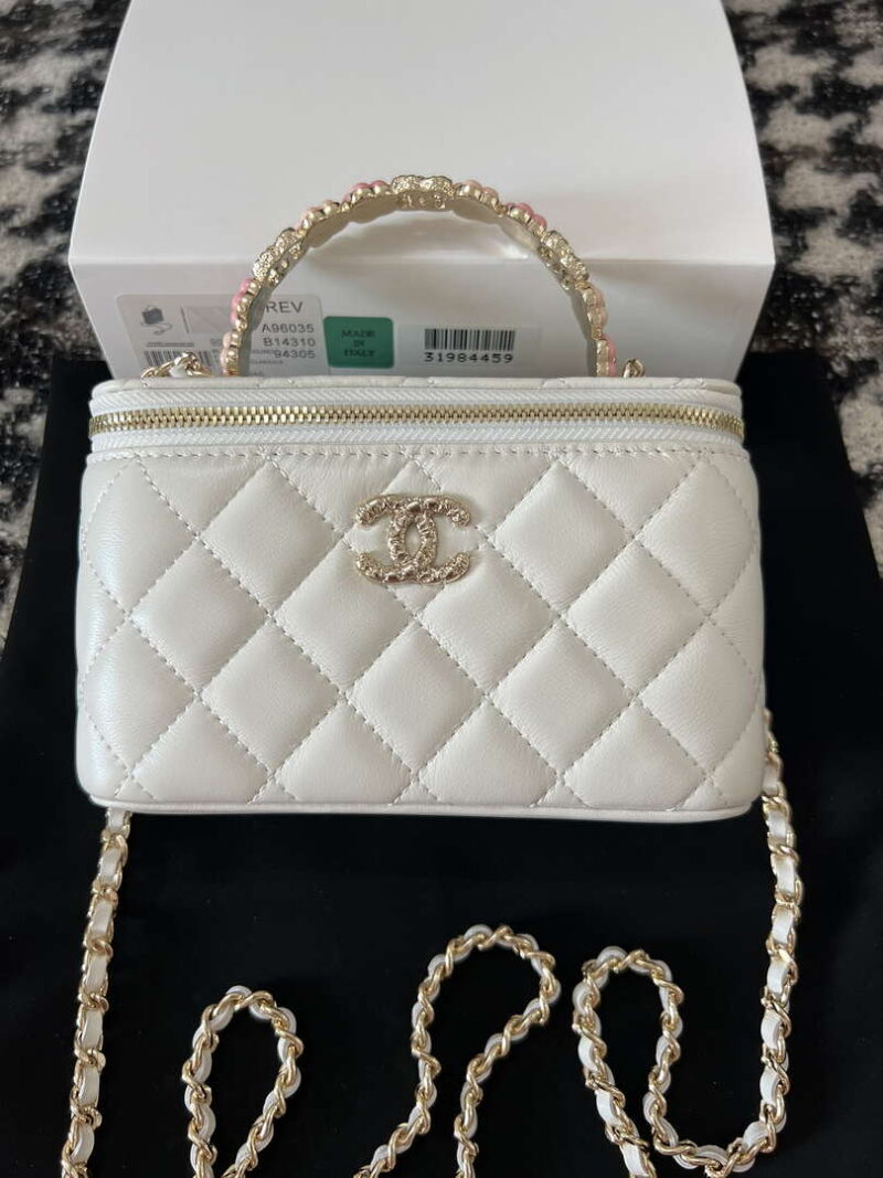 chanel a96035 clutch lambskin vanity box bag white 01 luxibags.ru .jpg