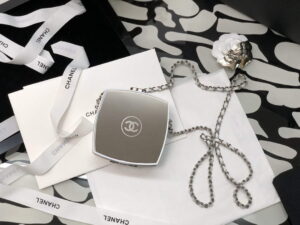 chanel ap2398 small vanity case lambskin gold tone metal white and silver 001 luxibags.ru .jpg