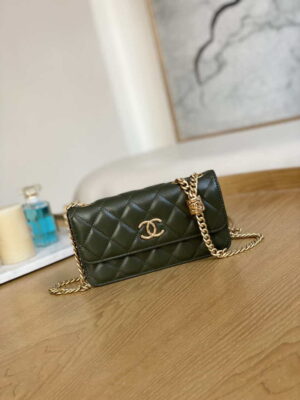 chanel ap3047 flap phone holder with chain green lambskin gold tone metal 001 luxibags.ru .jpg