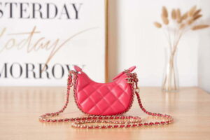 chanel ap3232 clutch with chain lambskin shiny light gold metal red 001 luxibags.ru .jpg