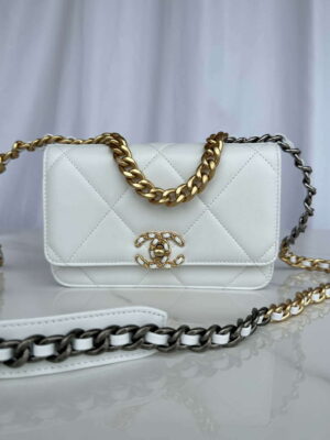 chanel ap3267 19 wallet on chain woc shiny lambskin white 01 luxibags.ru .jpg