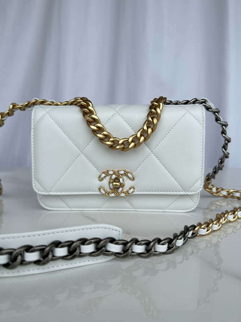 chanel ap3267 19 wallet on chain woc shiny lambskin white 01 luxibags.ru .jpg
