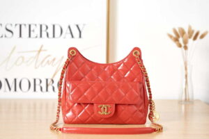 chanel as3690 hobo handbag shiny crumpled calfskin gold tone metal red 001 luxibags.ru .jpg