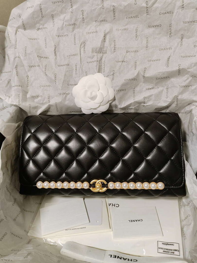 Wholesale replica highest quality luxury handbags, clothing, shoes, jewelry, etc. in cheaper price! Up to 70% discount now. Quality Guarantee!