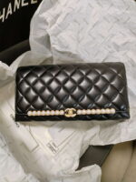 Wholesale replica highest quality luxury handbags, clothing, shoes, jewelry, etc. in cheaper price! Up to 70% discount now. Quality Guarantee!
