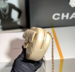 chanelap2784heartclutchwithchainlambskingold tonemetal 05 luxibags.ru .jpg