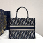 dior book tote m1296 medium ecru and blue dior oblique embroidery 009 luxibags.ru .jpg