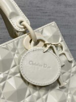 dior m0538 small lady dior bag matte white cannage calfskin with diamond motif 04 luxibags.ru .jpg