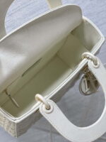 dior m0538 small lady dior bag matte white cannage calfskin with diamond motif 08 luxibags.ru .jpg