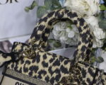 dior m0565 medium lady d lite bag beige and black mizza embroidery 03 luxibags.ru .jpg