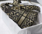 dior m0565 medium lady d lite bag beige and black mizza embroidery 07 luxibags.ru .jpg