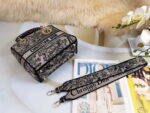 dior m0565 medium lady d lite bag chocolate brown and black toile de jouy embroidery 06 luxibags.ru .jpg