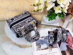 dior m0565 medium lady d lite blue toile de jouy embroidery m1021 08 luxibags.ru .jpg