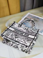 dior m1265 small book tote white and black plan de paris embroidery m9616 005 luxibags.ru .jpg