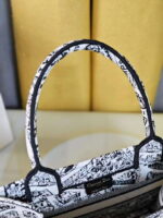 dior m1265 small book tote white and black plan de paris embroidery m9616 008 luxibags.ru .jpg