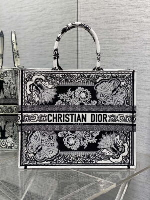 dior m1286 large book tote black and white butterfly bandana embroidery 001 luxibags.ru .jpg