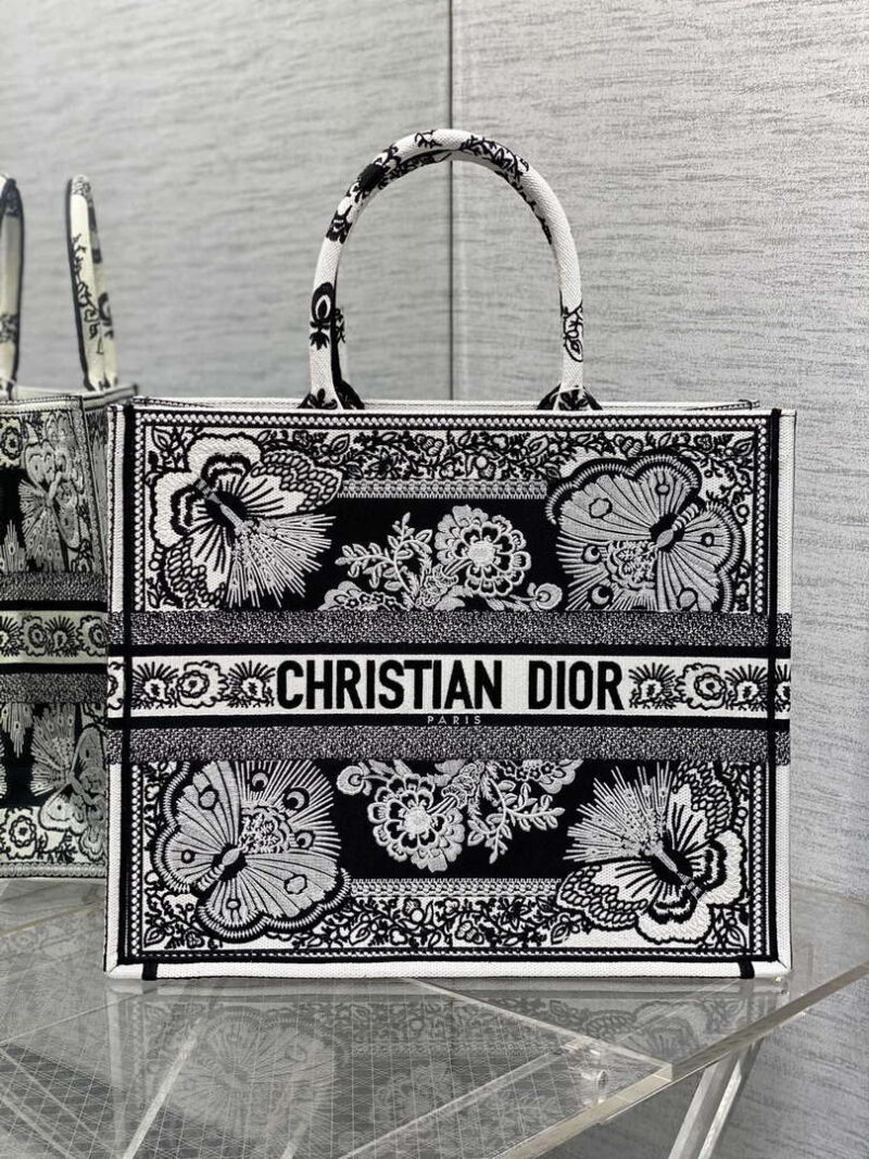 dior m1286 large book tote black and white butterfly bandana embroidery 001 luxibags.ru .jpg