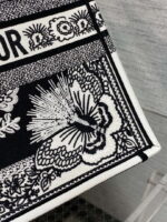 dior m1286 large book tote black and white butterfly bandana embroidery 003 luxibags.ru .jpg