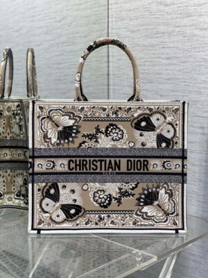 dior m1286 large book tote butterfly bandana embroidery m106 01 luxibags.ru .jpg