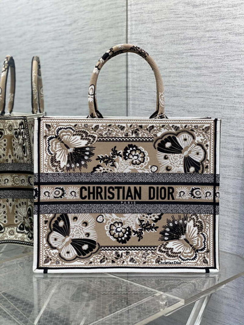 dior m1286 large book tote butterfly bandana embroidery m106 01 luxibags.ru .jpg