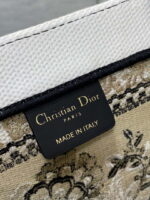dior m1286 large book tote butterfly bandana embroidery m106 09 luxibags.ru .jpg