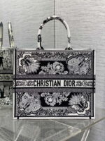 dior m1286 large book tote butterfly bandana embroidery m107 01 luxibags.ru .jpg