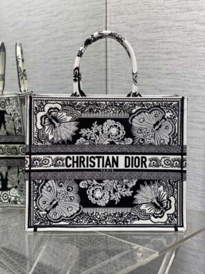 dior m1286 large book tote butterfly bandana embroidery m107 01 luxibags.ru .jpg