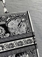 dior m1286 large book tote butterfly bandana embroidery m107 05 luxibags.ru .jpg