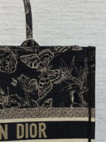 dior m1286 large book tote butterfly bandana embroidery m108 03 luxibags.ru .jpg