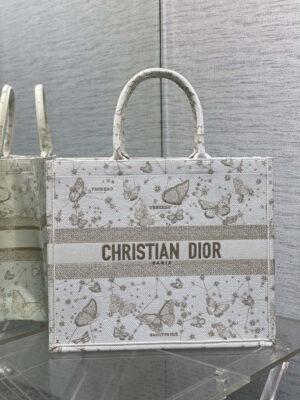 dior m1286 large book tote butterfly bandana embroidery m109 01 luxibags.ru .jpg