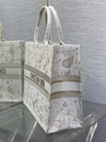 dior m1286 large book tote butterfly bandana embroidery m109 06 luxibags.ru .jpg